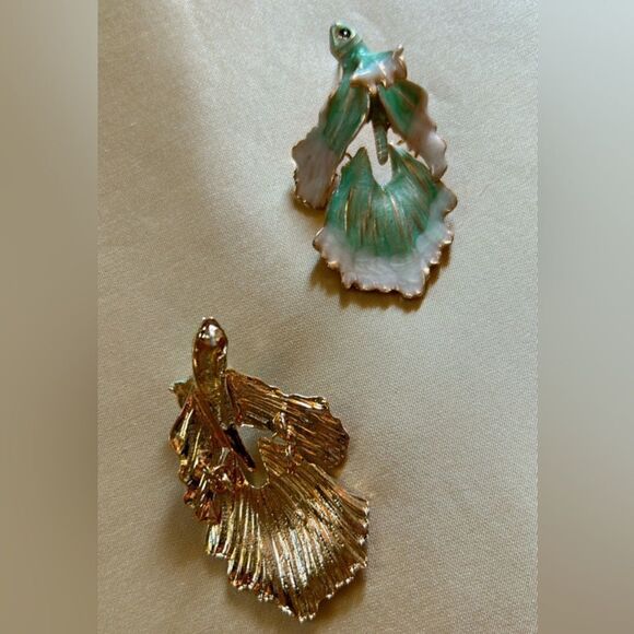 green fish earrings A481 - Picture 3 of 3